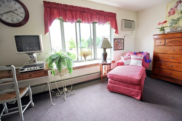 Maplewood of Mt. Pleasant: Private Guest Room